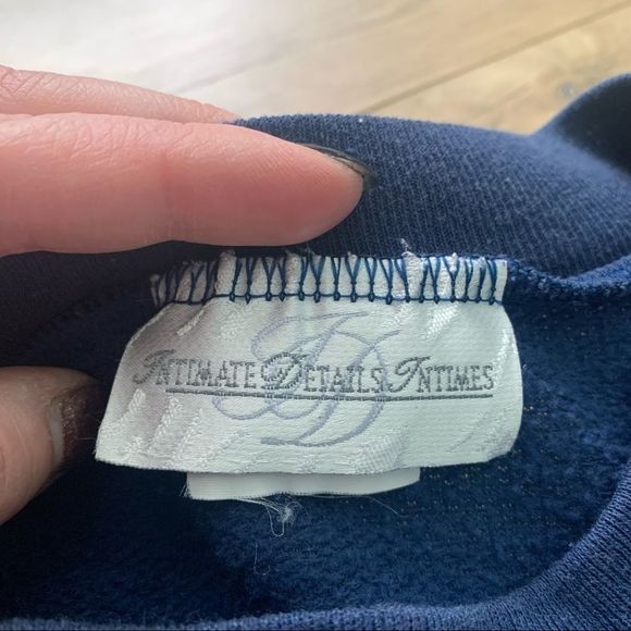 Intimate Details Intimes Christmas Scene Sweater Size 14/16 - Picture 5 of 8